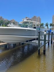 38' Boston Whaler 2018 Yacht For Sale